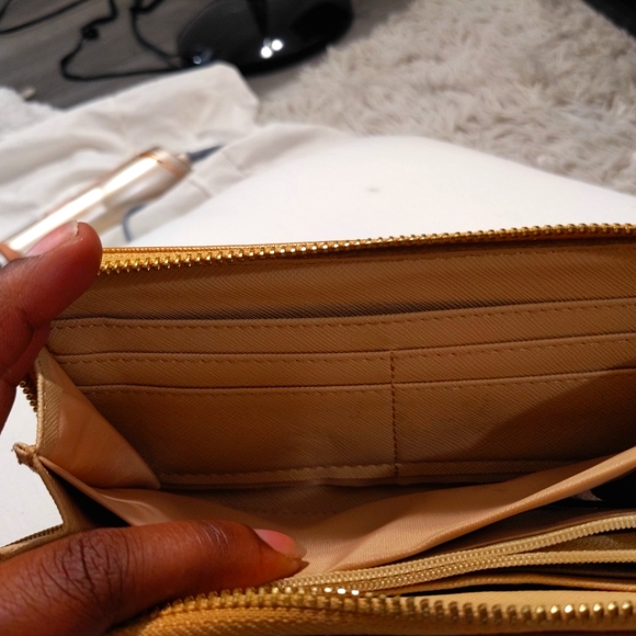 Dasein Tan Zip-Around Wallet Purse Clutch with wrist strap - Picture 2 of 7